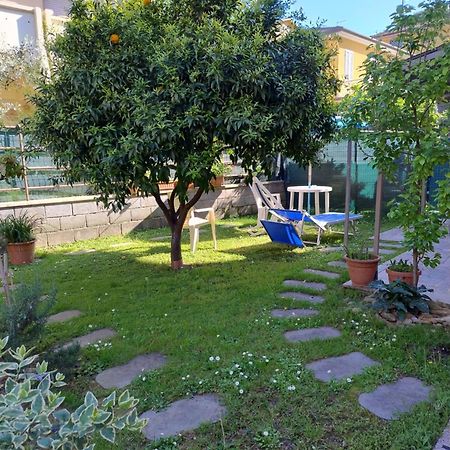 Bilocale Climatizzato A 850M Dalla Spiaggia Casa Katia Marina di Massa Esterno foto