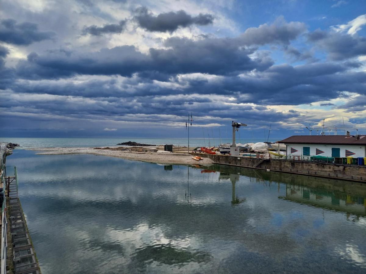 Bilocale Climatizzato A 850M Dalla Spiaggia Casa Katia Marina di Massa Esterno foto